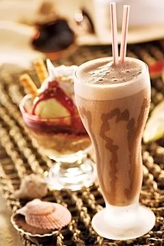 TAÇA MILK SHAKE VIDRO 360ML 18CM CLUBE