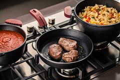CAÇAROLA FERRO FUNDIDO TAMPA VIDRO 20CM 2,2L FORNO & FOGÃO 