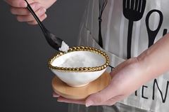 BOWL OVAL PORCELANA BORDA TITÂNIO DOURADA 10X8,5CM GOLDEN SALERNO  