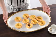 TRAVESSA OVAL PORCELANA BORDA TITÂNIO DOURADA 47X35,5CM GOLDEN SALERNO  