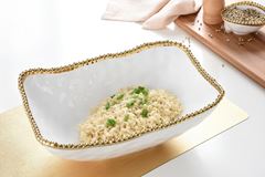 SALADEIRA FUNDA PORCELANA BORDA TITÂNIO DOURADA 33X23CM GOLDEN SALERNO  